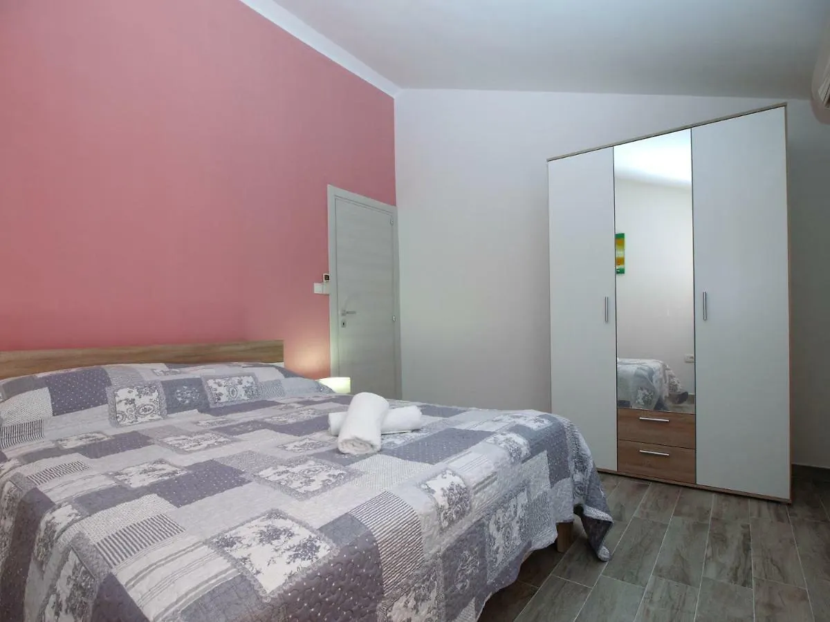 Apartments Oriana 898 Pula
